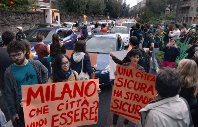 Via Beatrice d Este, collective Flash Mob against bicycle deaths Milan - Via Beatrice d Este, collective Flash Mob against bicycle deaths Editorial Usage Only Milan Italy  Copyright: xIPA ABACAx BRIPA20230921_2290 IPA ABACAx BRIPA20230921_2290