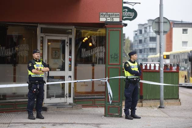 SANDVIKEN 20230922 Tva personer har fatt livshotande skador i samband med en skottlossning i centrala Sandviken. Foto Henrik Hansson TT kod 11770 Sandviken Sverige x11770x *** SANDVIKEN 20230922 Two people have suffered life-threatening injuries in connection with a shooting in central Sandviken Photo Henrik Hansson TT code 11770 Sandviken Sweden x11770x.  Copyright: xHenrikxHanssonx xTTx SKJUTNING SANDVIKEN TTABB0000000000216971