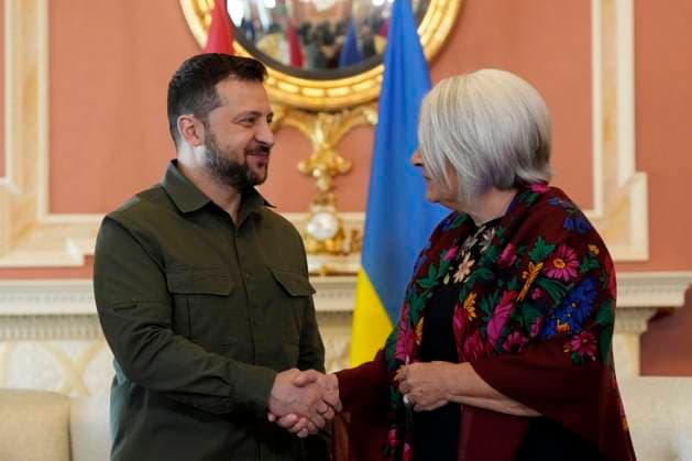 Kanada, Wolodymyr Selenskyj in Ottawa September 22, 2023, Ottawa, ON, Canada: Ukrainian President Volodymyr Zelenskyy, left, shakes hands with with Governor General Mary Simon in Ottawa on Friday, Sept. 22, 2023. Ottawa Canada  - ZUMAc35_ 20230922_zaf_c35_001 Copyright: xAdrianxWyldx