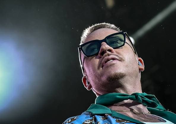 10.09.2023, xlakx, Entertainment Musik, Lollapalooza Berlin emspor, v.l.Der Sänger Macklemore steht beim Lollapalooza Festival am Berliner Olympiastadion auf der Bühne. Die 7. Ausgabe des Musikfestivals in Berlin findet vom 09.09.2023 - 10.09.2023 statt. Berlin