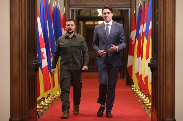 Kanada, Justin Trudeau trifft Wolodymyr Selenskyj in Ottawa September 22, 2023, Ottawa, ON, Canada: Ukrainian President Volodymyr Zelenskyy, left, and Prime Minister Justin Trudeau arrive at a signing ceremony on Parliament Hill in Ottawa on Friday, Sept. 22, 2023. Ottawa Canada  - ZUMAc35_ 20230922_zaf_c35_048 Copyright: xPatrickxDoylex