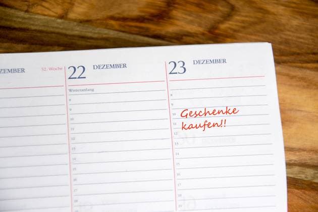 ein Tag vor Weihnachten 23.12. im Kalender Copyright: xZoonar.com DanielaxStärkx 8321230