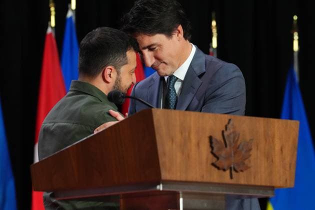 September 22, 2023, Ottawa, ON, Canada: Prime Minister Justin Trudeau embraces Ukrainian President Volodymyr Zelenskyy at a joint media availability in Ottawa on Friday, Sept. 22, 2023. Ottawa Canada  - ZUMAc35_ 20230922_zaf_c35_161 Copyright: xSeanxKilpatrickx