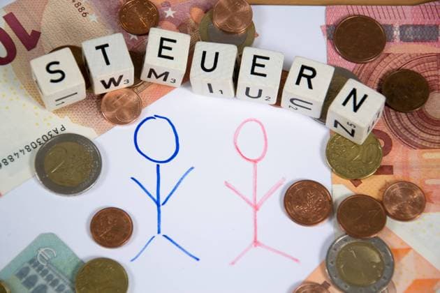 Steuern Symbolfoto zum Thema Steuern Copyright: xZoonar.com DanielaxStärkx 10025811