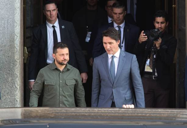 September 22, 2023, Ottawa, ON, Canada: Ukrainian President Volodymyr Zelenskyy and Prime Minister Justin Trudeau leave a joint press conference in Ottawa on Friday, Sept. 22, 2023. Ottawa Canada  - ZUMAc35_ 20230922_zaf_c35_218 Copyright: xPatrickxDoylex