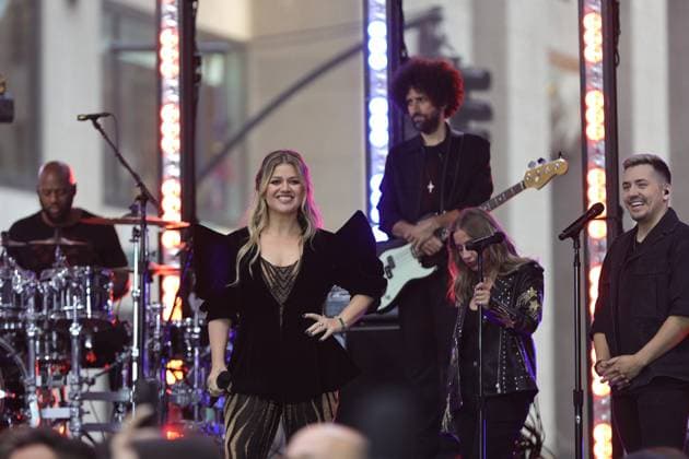 Entertainment Themen der Woche KW38 Entertainment Bilder des Tages September 22, 2023, NY, USA: Rockefeller Center, New York, USA, September 20, 2023 - Kelly Clarkson performs on the Today Show today at in New York City. Photo: EuropaNewswire USA - ZUMAra1_ 20230922_aap_ra1_033 Copyright: xLuizxRampelottox