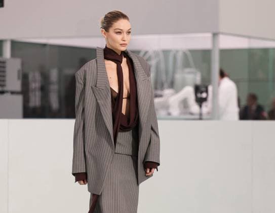 Entertainment Themen der Woche KW38 Entertainment Bilder des Tages MFW - Gigi Hadid Models For Boss Gigi Hadid walks the runway of Boss fashion show during the Milan Fashion Week Womenswear Spring Summer 2024 on September 22, 2023 in Milan, Italy. Photo by Marco Piovanotto ABACAPRESS.COM MIlan Italy  Copyright: xPiovanottoxMarco ABACAx 868851_004 PiovanottoxMarco ABACAx 868851_004
