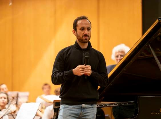 22.09.2023, Internationales Klassikfestival: Festival der Nationen 2023, im Kurhaus Bad Wörishofen im Unterallgäu, Vorsicht Klassik - Das große Schulkonzert für Schülerinnen und Schüler im Kursaal mit Igor Levit mit dem vbw-Festivalorchester 22.09.2023, Klassikfestival Bad Wörishofen 22.09.2023, Klassikfestival Bad Wörishofen