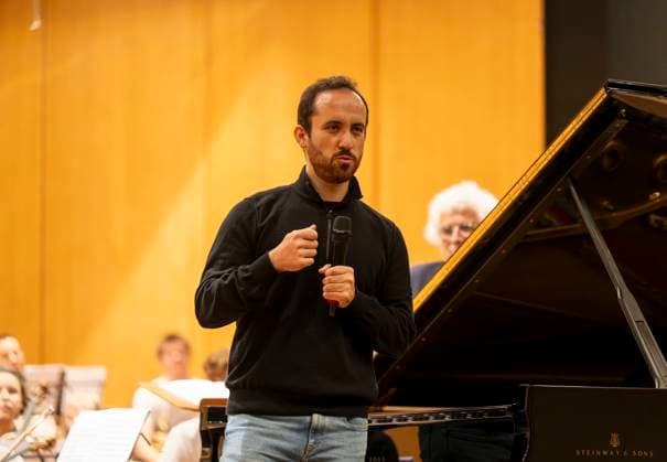 22.09.2023, Internationales Klassikfestival: Festival der Nationen 2023, im Kurhaus Bad Wörishofen im Unterallgäu, Vorsicht Klassik - Das große Schulkonzert für Schülerinnen und Schüler im Kursaal mit Igor Levit mit dem vbw-Festivalorchester 22.09.2023, Klassikfestival Bad Wörishofen 22.09.2023, Klassikfestival Bad Wörishofen