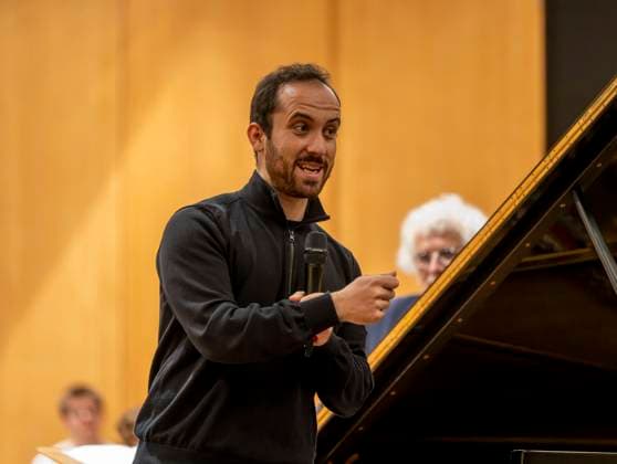 22.09.2023, Internationales Klassikfestival: Festival der Nationen 2023, im Kurhaus Bad Wörishofen im Unterallgäu, Vorsicht Klassik - Das große Schulkonzert für Schülerinnen und Schüler im Kursaal mit Igor Levit mit dem vbw-Festivalorchester 22.09.2023, Klassikfestival Bad Wörishofen 22.09.2023, Klassikfestival Bad Wörishofen