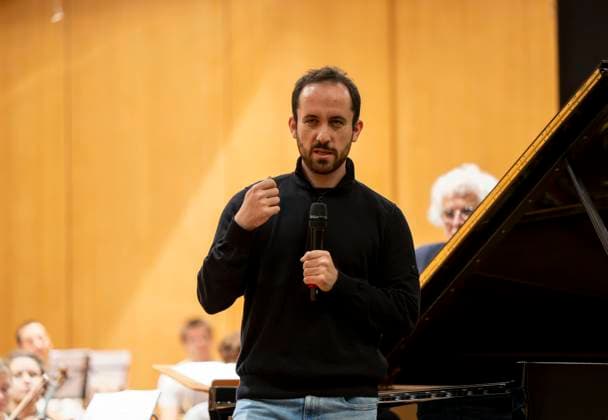 22.09.2023, Internationales Klassikfestival: Festival der Nationen 2023, im Kurhaus Bad Wörishofen im Unterallgäu, Vorsicht Klassik - Das große Schulkonzert für Schülerinnen und Schüler im Kursaal mit Igor Levit mit dem vbw-Festivalorchester 22.09.2023, Klassikfestival Bad Wörishofen 22.09.2023, Klassikfestival Bad Wörishofen