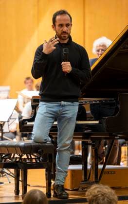 22.09.2023, Internationales Klassikfestival: Festival der Nationen 2023, im Kurhaus Bad Wörishofen im Unterallgäu, Vorsicht Klassik - Das große Schulkonzert für Schülerinnen und Schüler im Kursaal mit Igor Levit mit dem vbw-Festivalorchester 22.09.2023, Klassikfestival Bad Wörishofen 22.09.2023, Klassikfestival Bad Wörishofen