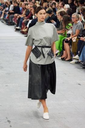 MFW - Irina Shayk Models For Tod s Irina Shayk walks the runway at the Tod s fashion show during the Milan Fashion Week Womenswear Spring Summer 2024 on September 22, 2023 in Milan, Italy. Photo by Cinzia Camela IPA ABACAPRESS.COM Milan Italy  Copyright: xCamelaxCinzia IPA ABACAx 868862_001 CamelaxCinzia IPA ABACAx 868862_001