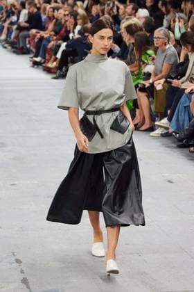 MFW - Irina Shayk Models For Tod s Irina Shayk walks the runway at the Tod s fashion show during the Milan Fashion Week Womenswear Spring Summer 2024 on September 22, 2023 in Milan, Italy. Photo by Cinzia Camela IPA ABACAPRESS.COM Milan Italy  Copyright: xCamelaxCinzia IPA ABACAx 868862_002 CamelaxCinzia IPA ABACAx 868862_002