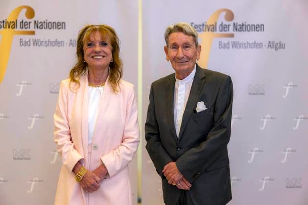 22.09.2023, Internationales Klassikfestival: Festival der Nationen 2023, im Kurhaus Bad Wörishofen im Unterallgäu, Eröffungskonzert im Kursaal mit Pianist Igor Levit (GER) und Orchester Camerata Salzburg. Vorher der Empfang der Ehrengäste. v.lI. Marieluise Vorwerk mit Hans Joachim Kania. 22.09.2023, Klassikfestival Bad Wörishofen 22.09.2023, Klassikfestival Bad Wörishofen