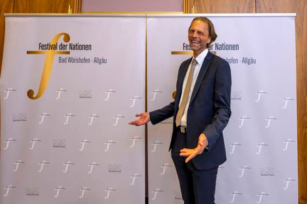 22.09.2023, Internationales Klassikfestival: Festival der Nationen 2023, im Kurhaus Bad Wörishofen im Unterallgäu, Eröffungskonzert im Kursaal mit Pianist Igor Levit (GER) und Orchester Camerata Salzburg. Vorher der Empfang der Ehrengäste. Markus Heinrich (MZ). 22.09.2023, Klassikfestival Bad Wörishofen 22.09.2023, Klassikfestival Bad Wörishofen
