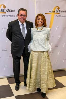 22.09.2023, Internationales Klassikfestival: Festival der Nationen 2023, im Kurhaus Bad Wörishofen im Unterallgäu, Eröffungskonzert im Kursaal mit Pianist Igor Levit (GER) und Orchester Camerata Salzburg. Vorher der Empfang der Ehrengäste. Hans Högel mit Ehefrau Christine Högel. 22.09.2023, Klassikfestival Bad Wörishofen 22.09.2023, Klassikfestival Bad Wörishofen
