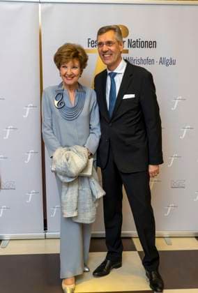 22.09.2023, Internationales Klassikfestival: Festival der Nationen 2023, im Kurhaus Bad Wörishofen im Unterallgäu, Eröffungskonzert im Kursaal mit Pianist Igor Levit (GER) und Orchester Camerata Salzburg. Vorher der Empfang der Ehrengäste. von links: Moderatorin Carolin Reiber mit Intendant Winfried Roch. 22.09.2023, Klassikfestival Bad Wörishofen 22.09.2023, Klassikfestival Bad Wörishofen