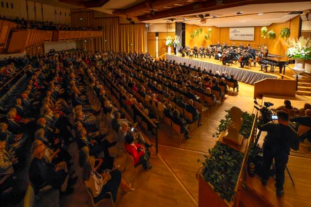22.09.2023, Internationales Klassikfestival: Festival der Nationen 2023, im Kurhaus Bad Wörishofen im Unterallgäu, Eröffungskonzert im Kursaal mit Pianist Igor Levit (GER) und Orchester Camerata Salzburg. 22.09.2023, Klassikfestival Bad Wörishofen 22.09.2023, Klassikfestival Bad Wörishofen