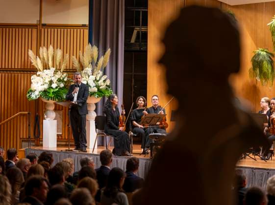 22.09.2023, Internationales Klassikfestival: Festival der Nationen 2023, im Kurhaus Bad Wörishofen im Unterallgäu, Eröffungskonzert im Kursaal mit Pianist Igor Levit (GER) und Orchester Camerata Salzburg. Eröffnungsrede von Bürgermeister Stefan Welzel (Bad Wörishofen). 22.09.2023, Klassikfestival Bad Wörishofen 22.09.2023, Klassikfestival Bad Wörishofen