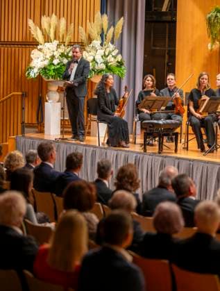 22.09.2023, Internationales Klassikfestival: Festival der Nationen 2023, im Kurhaus Bad Wörishofen im Unterallgäu, Eröffungskonzert im Kursaal mit Pianist Igor Levit (GER) und Orchester Camerata Salzburg. Eröffnungsrede von Bürgermeister Stefan Welzel (Bad Wörishofen). 22.09.2023, Klassikfestival Bad Wörishofen 22.09.2023, Klassikfestival Bad Wörishofen