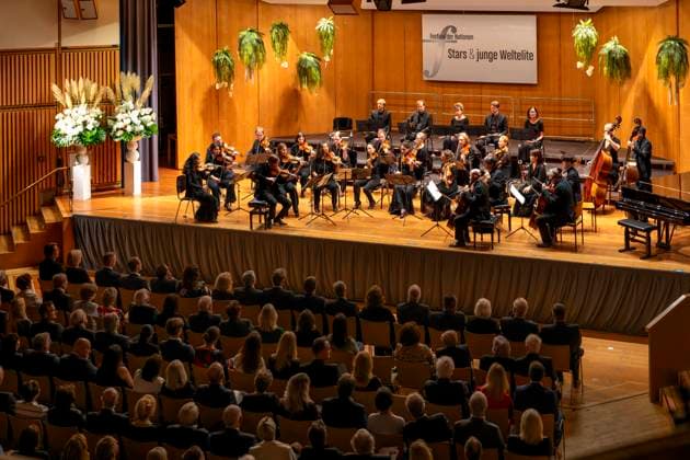22.09.2023, Internationales Klassikfestival: Festival der Nationen 2023, im Kurhaus Bad Wörishofen im Unterallgäu, Eröffungskonzert im Kursaal Orchester Camerata Salzburg. 22.09.2023, Klassikfestival Bad Wörishofen 22.09.2023, Klassikfestival Bad Wörishofen