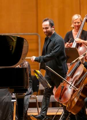 22.09.2023, Internationales Klassikfestival: Festival der Nationen 2023, im Kurhaus Bad Wörishofen im Unterallgäu, Eröffungskonzert im Kursaal mit Pianist Igor Levit (GER) und Orchester Camerata Salzburg. 22.09.2023, Klassikfestival Bad Wörishofen 22.09.2023, Klassikfestival Bad Wörishofen