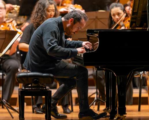 22.09.2023, Internationales Klassikfestival: Festival der Nationen 2023, im Kurhaus Bad Wörishofen im Unterallgäu, Eröffungskonzert im Kursaal mit Pianist Igor Levit (GER) und Orchester Camerata Salzburg. 22.09.2023, Klassikfestival Bad Wörishofen 22.09.2023, Klassikfestival Bad Wörishofen