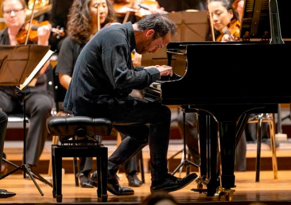 22.09.2023, Internationales Klassikfestival: Festival der Nationen 2023, im Kurhaus Bad Wörishofen im Unterallgäu, Eröffungskonzert im Kursaal mit Pianist Igor Levit (GER) und Orchester Camerata Salzburg. 22.09.2023, Klassikfestival Bad Wörishofen 22.09.2023, Klassikfestival Bad Wörishofen