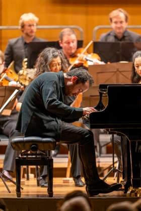 22.09.2023, Internationales Klassikfestival: Festival der Nationen 2023, im Kurhaus Bad Wörishofen im Unterallgäu, Eröffungskonzert im Kursaal mit Pianist Igor Levit (GER) und Orchester Camerata Salzburg. 22.09.2023, Klassikfestival Bad Wörishofen 22.09.2023, Klassikfestival Bad Wörishofen