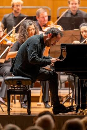 22.09.2023, Internationales Klassikfestival: Festival der Nationen 2023, im Kurhaus Bad Wörishofen im Unterallgäu, Eröffungskonzert im Kursaal mit Pianist Igor Levit (GER) und Orchester Camerata Salzburg. 22.09.2023, Klassikfestival Bad Wörishofen 22.09.2023, Klassikfestival Bad Wörishofen