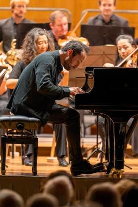 22.09.2023, Internationales Klassikfestival: Festival der Nationen 2023, im Kurhaus Bad Wörishofen im Unterallgäu, Eröffungskonzert im Kursaal mit Pianist Igor Levit (GER) und Orchester Camerata Salzburg. 22.09.2023, Klassikfestival Bad Wörishofen 22.09.2023, Klassikfestival Bad Wörishofen