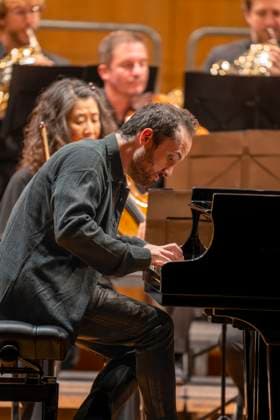 22.09.2023, Internationales Klassikfestival: Festival der Nationen 2023, im Kurhaus Bad Wörishofen im Unterallgäu, Eröffungskonzert im Kursaal mit Pianist Igor Levit (GER) und Orchester Camerata Salzburg. 22.09.2023, Klassikfestival Bad Wörishofen 22.09.2023, Klassikfestival Bad Wörishofen