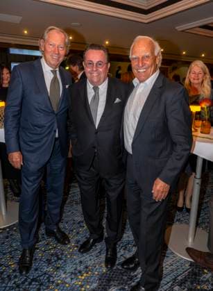 22.09.2023, Internationales Klassikfestival: Festival der Nationen 2023, im Kurhaus Bad Wörishofen im Unterallgäu, Eröffungskonzert im Kursaal mit Pianist Igor Levit (GER) und Orchester Camerata Salzburg. Vorher der Empfang der Ehrengäste. v.li: Schönheitschirurg Prof. Dr. Dr. Werner Mang Hans Högel, Ex-Fussballer FC Bayern München Franz Bulle Roth. 22.09.2023, Klassikfestival Bad Wörishofen 22.09.2023, Klassikfestival Bad Wörishofen