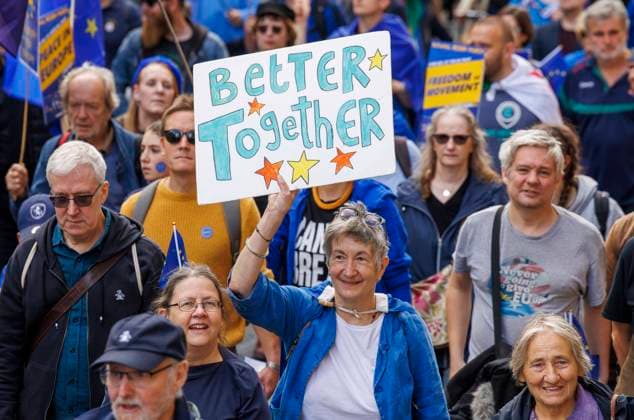 News Themen der Woche KW38 News Bilder des Tages . 23 09 2023. London, United Kingdom. Thousands of Supporters of Britain rejoining the EU gather at Park Lane to march to Parliament Square. Speakers include Guy Verhofstadt and Gina Miller National Rejoin March.  xMarkxThomasx xi-Imagesx IIM-24693-0025