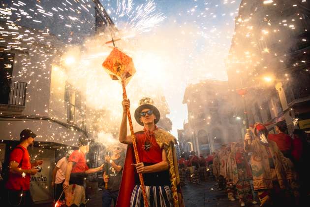 News Themen der Woche KW38 News Bilder des Tages September 23, 2023, Sitges, Catalonia, Spain: Little devils set off their fireworks during the traditional morning children correfoc at Sitges Santa Tecla Festival Sitges Spain - ZUMAo105 20230923_fap_o105_014 Copyright: xMatthiasxOesterlex