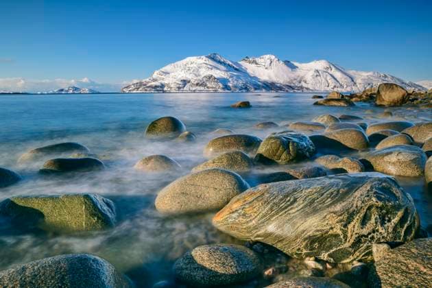 Norway, Troms og Finnmark, Boulders on shore of Grotfjord, ANSF00553