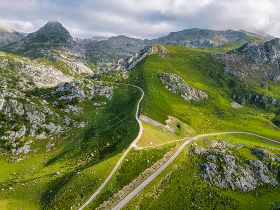 Spain, Cantabria, Aerial view of green landscape of Picos de Europa range, Cantabria Spanien, Nordspanien LAF02830
