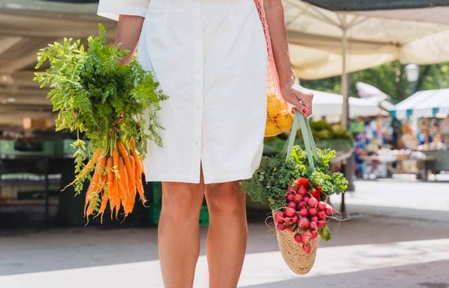 Hands of woman holding bag of groceries and bunch of carrots model released, Symbolfoto, NDEF01034