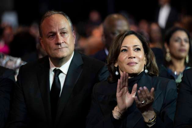 News Themen der Woche KW38 News Bilder des Tages Second Gentleman Doug Emhoff and Vice President Kamala Harris look on as US President Joe Biden speaks.during the 2023 Phoenix Awards Dinner at the Washington Convention Center in Washington, DC on Saturday, September 23, 2023. The dinner, hosted by the Congressional Black Caucus, recognizes individuals who have impacted the Black community.  WAX20230923202 BONNIExCASH