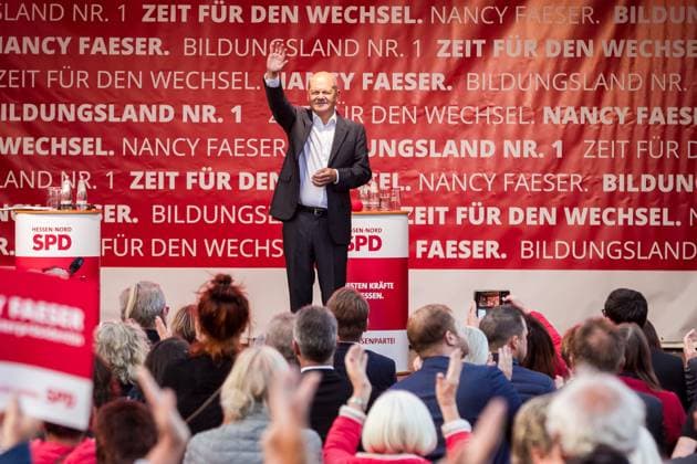 Bilder des Jahres 2023, News 09 September News Themen der Woche KW38 News Bilder des Tages Baunatal SPD-Wahlkampfveranstaltung mit Nancy Faeser und Bundeskanzler Olaf Scholz zur Landtagswahl 2023 in Hessen SPD-Wahlkampfveranstaltung mit Bundeskanzler Olaf Scholz zur Landtagswahl 2023 in Hessen, 23. September 2023, Marktplatz Baunatal Hessen Deutschland, *** Baunatal SPD campaign event with Nancy Faeser and Chancellor Olaf Scholz for the 2023 state election in Hesse SPD campaign event with Chancellor Olaf Scholz for the 2023 state election in Hesse, 23 September 2023, Marktplatz Baunatal Hesse Germany, Copyright: xSocher xEibner-Pressefotox EP_kso