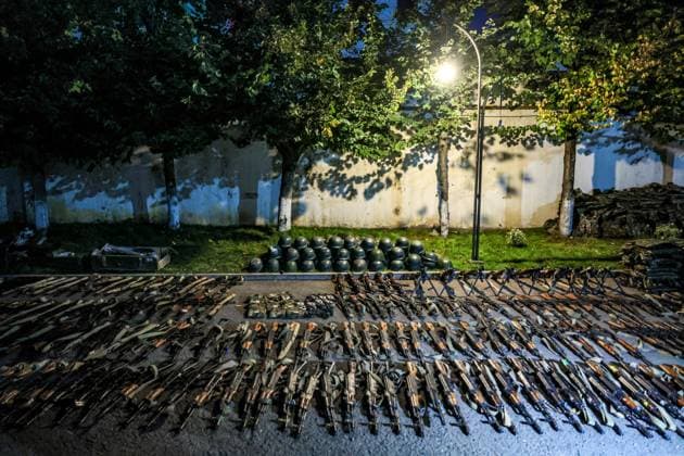 Bilder des Jahres 2023, News 09 September News Themen der Woche KW38 AZERBAIJAN, SHUSHA - SEPTEMBER 23, 2023: Captured firearms and ammunition on display in the town of Shusha. According to the Azerbaijani Armed Forces, Karabakh s military hardware and weapons are handed over to Azerbaijani servicemen. Sergei Savostyanov TASS  62539743