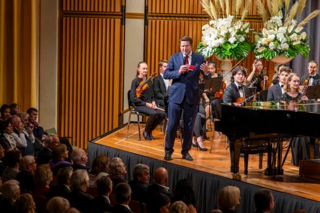 23.09.2023, Internationales Klassikfestival: Festival der Nationen 2023, im Kurhaus Bad Wörishofen im Unterallgäu, Konzert im Kursaal mit Pianist Igor Levit (GER) und vbw-Festival-Orchester. MdB Stephan Stracke hält eine Rede vor dem Konzert. 23.09.2023, Klassikfestival Bad Wörishofen 23.09.2023, Klassikfestival Bad Wörishofen