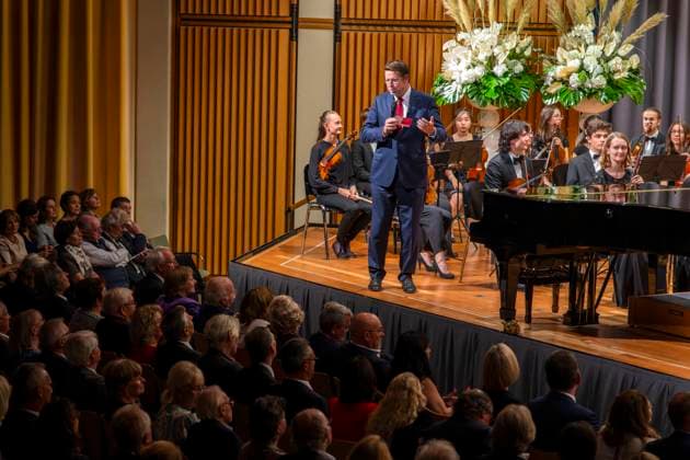 23.09.2023, Internationales Klassikfestival: Festival der Nationen 2023, im Kurhaus Bad Wörishofen im Unterallgäu, Konzert im Kursaal mit Pianist Igor Levit (GER) und vbw-Festival-Orchester. MdB Stephan Stracke hält eine Rede vor dem Konzert. 23.09.2023, Klassikfestival Bad Wörishofen 23.09.2023, Klassikfestival Bad Wörishofen