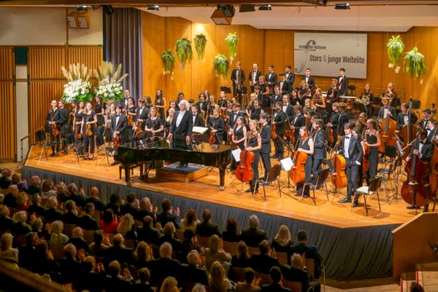 23.09.2023, Internationales Klassikfestival: Festival der Nationen 2023, im Kurhaus Bad Wörishofen im Unterallgäu, Konzert im Kursaal mit Pianist Igor Levit (GER) und vbw-Festival-Orchester. Musikalischer Leiter Christoph Adt. 23.09.2023, Klassikfestival Bad Wörishofen 23.09.2023, Klassikfestival Bad Wörishofen