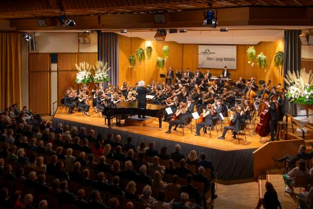 23.09.2023, Internationales Klassikfestival: Festival der Nationen 2023, im Kurhaus Bad Wörishofen im Unterallgäu, Konzert im Kursaal mit Pianist Igor Levit (GER) und vbw-Festival-Orchester. Musikalischer Leiter Christoph Adt. 23.09.2023, Klassikfestival Bad Wörishofen 23.09.2023, Klassikfestival Bad Wörishofen