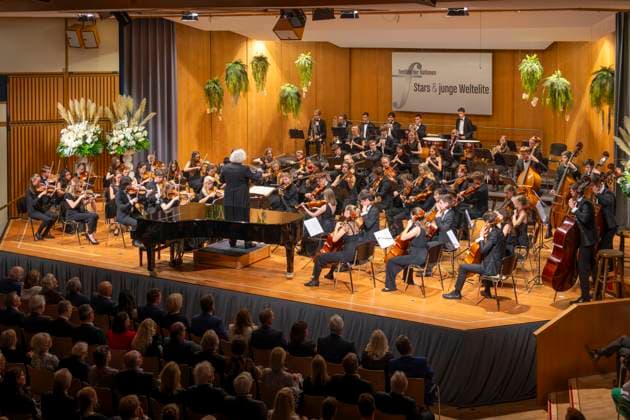 23.09.2023, Internationales Klassikfestival: Festival der Nationen 2023, im Kurhaus Bad Wörishofen im Unterallgäu, Konzert im Kursaal mit Pianist Igor Levit (GER) und vbw-Festival-Orchester. Musikalischer Leiter Christoph Adt. 23.09.2023, Klassikfestival Bad Wörishofen 23.09.2023, Klassikfestival Bad Wörishofen