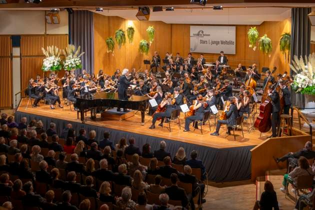 23.09.2023, Internationales Klassikfestival: Festival der Nationen 2023, im Kurhaus Bad Wörishofen im Unterallgäu, Konzert im Kursaal mit Pianist Igor Levit (GER) und vbw-Festival-Orchester. Musikalischer Leiter Christoph Adt. 23.09.2023, Klassikfestival Bad Wörishofen 23.09.2023, Klassikfestival Bad Wörishofen