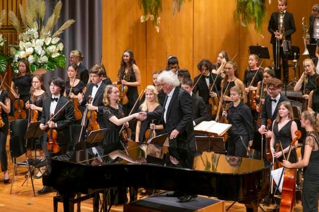 23.09.2023, Internationales Klassikfestival: Festival der Nationen 2023, im Kurhaus Bad Wörishofen im Unterallgäu, Konzert im Kursaal mit Pianist Igor Levit (GER) und vbw-Festival-Orchester. Musikalischer Leiter Christoph Adt. 23.09.2023, Klassikfestival Bad Wörishofen 23.09.2023, Klassikfestival Bad Wörishofen