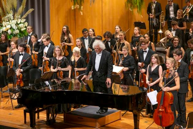23.09.2023, Internationales Klassikfestival: Festival der Nationen 2023, im Kurhaus Bad Wörishofen im Unterallgäu, Konzert im Kursaal mit Pianist Igor Levit (GER) und vbw-Festival-Orchester. Musikalischer Leiter Christoph Adt. 23.09.2023, Klassikfestival Bad Wörishofen 23.09.2023, Klassikfestival Bad Wörishofen